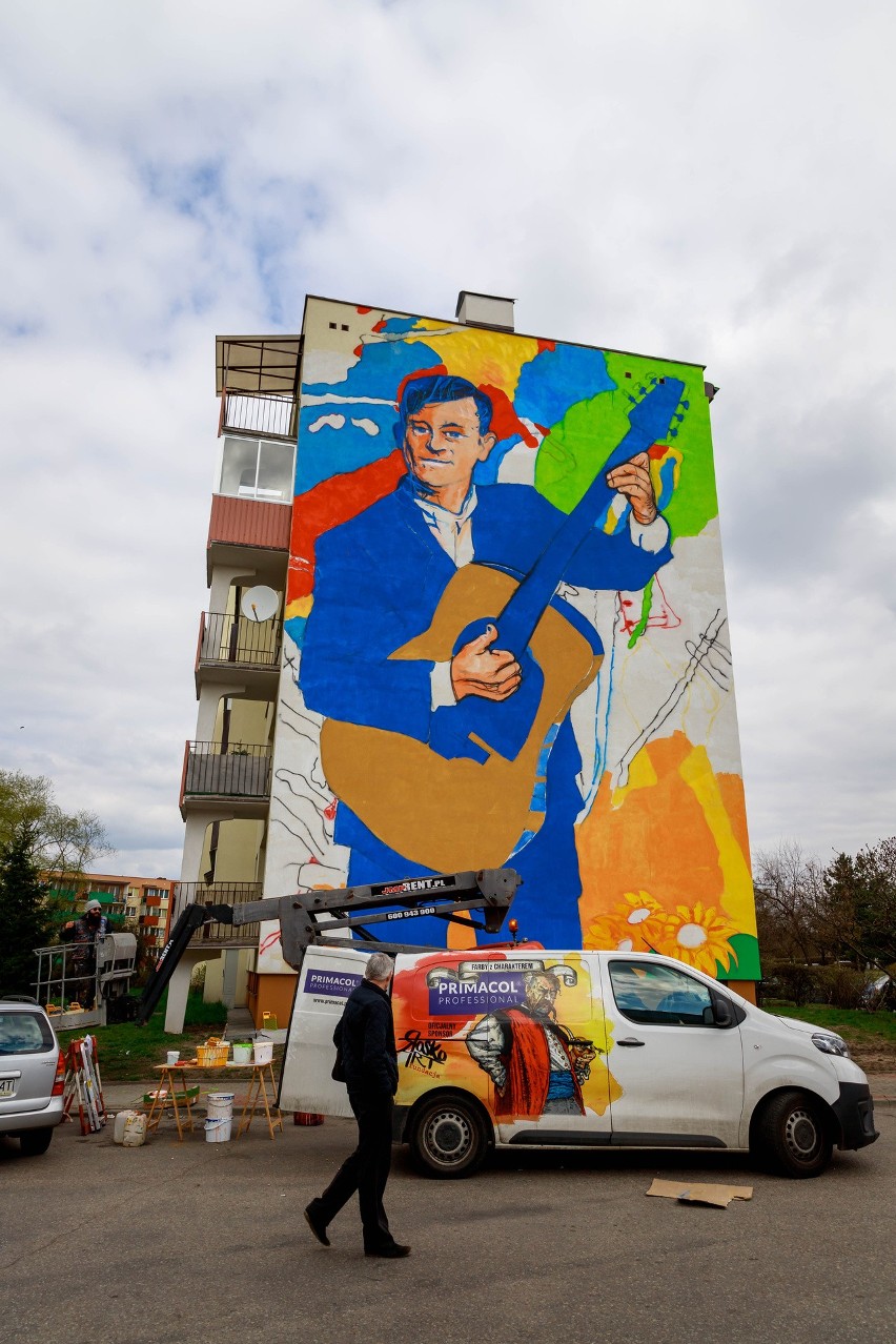Mural z wizerunkiem „króla disco polo” powstał w 2019 roku w...