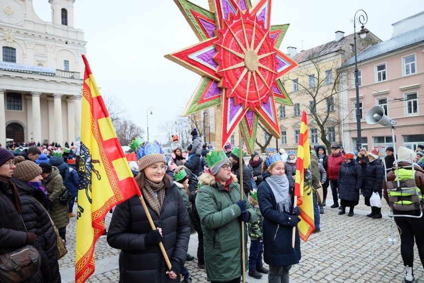 Kacper, Melchior i Baltazar zawitali do Lublina. Orszak Trzech Króli przeszedł ulicami miasta. Zobacz zdjęcia