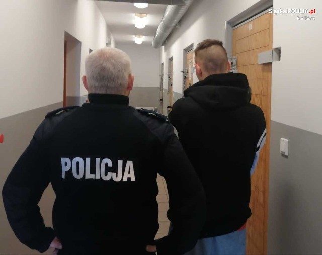 Mężczyźni zostali zatrzymani przez policję. Młodszemu z nich grozi kara do 10 lat pozbawienia wolności