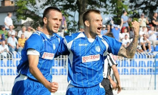 Emil Drozdowicz (z lewej) i Josef Petrik cieszyli się już w tym sezonie z dziesięciu zdobytych bramek. Czy podobny obrazek zobaczymy także na kultowym stadionie przy ul. Bukowej?