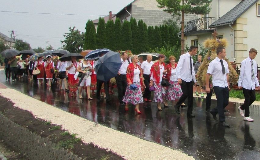   Dożynki gminy Radków pod parasolami