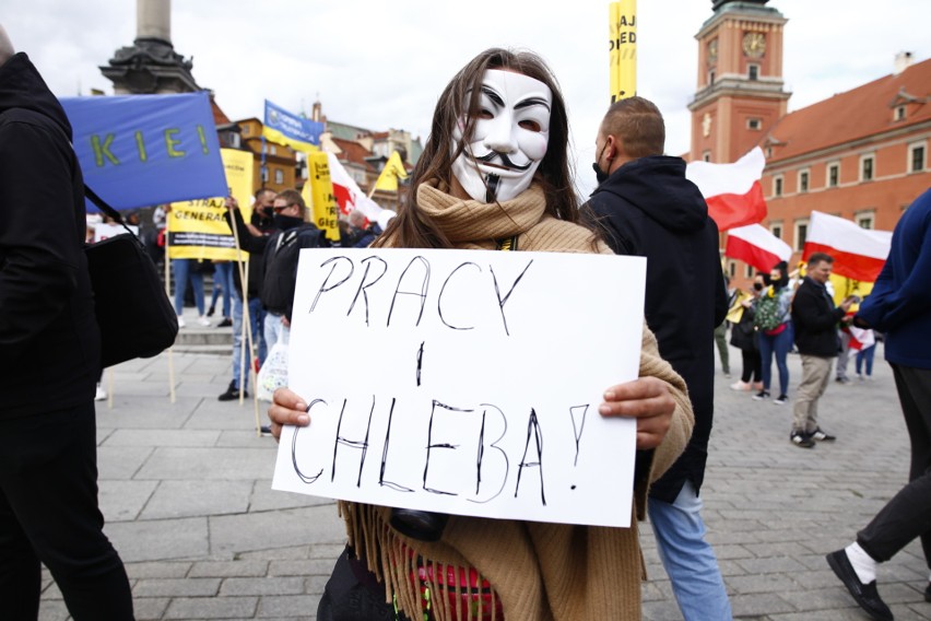 Warszawa: Strajk przedsiębiorców 16 maja [zdjęcia] Jacek Bury z KO zatrzymany. Policja: Senator nie chciał opuścić radiowozu