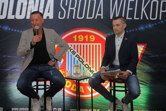 Tomasz Hajto w rozmowie z Łukaszem Szarzyńskim, kierownikiem sekcji piłki nożnej w trzecioligowej Polonii Środa Wlkp.