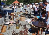 Przedmioty z duszą na jarmarku staroci w Sandomierzu