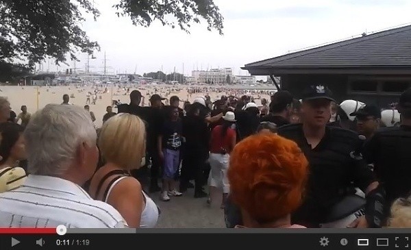 Na plaży w Gdyni doszło do zdarzenia z udziałem kibiców Ruchu i meksykańskich marynarzy
