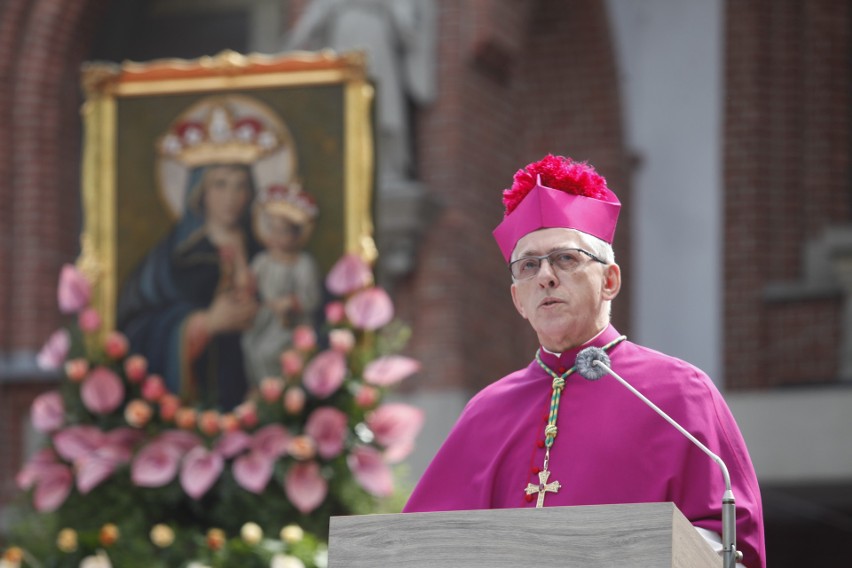 Arcybiskup Wiktor Skworc: "Nie traćmy nadziei!". Orędzie online metropolity katowickiego na czas Wielkiego Tygodnia 2020