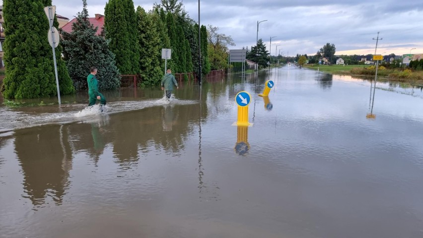 Potężna burza nad Buskiem i okolicami. Miasto pod wodą! Zalane sanatoria Nida i Krystyna oraz wiele innych obiektów [WIDEO, ZDJĘCIA]