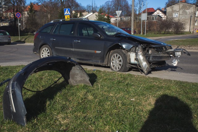We wtorek (19.03) kilka minut po godz. 16 doszło do kolizji na skrzyżowaniu ulic Sierpinka i Dąbrówki w Słupsku. Dokładne przyczyny zdarzenia będzie ustalała policja.