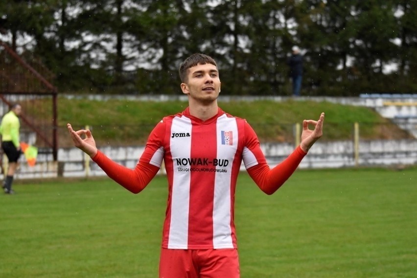 Paweł Rogula z Wiernej Małogoszcz został piłkarzem 31 kolejki Hummel 4 Ligi. W 11 kolejki po dwóch piłkarzy GKS Rudki i Moravii Morawica