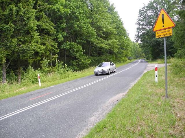 Kierowcy proszą o interwencję. Fatalny stan drogi Lębork-Bytów.