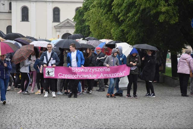 Częstochowa. Marsz Różowej wstążki