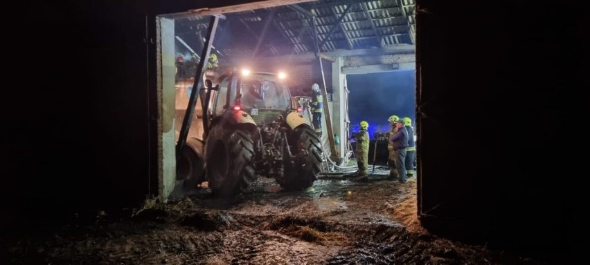 Nocny pożar w Kozubszczyźnie pod Lublinem. Straty sięgają 60 tys. zł. Zobacz zdjęcia z działań strażaków