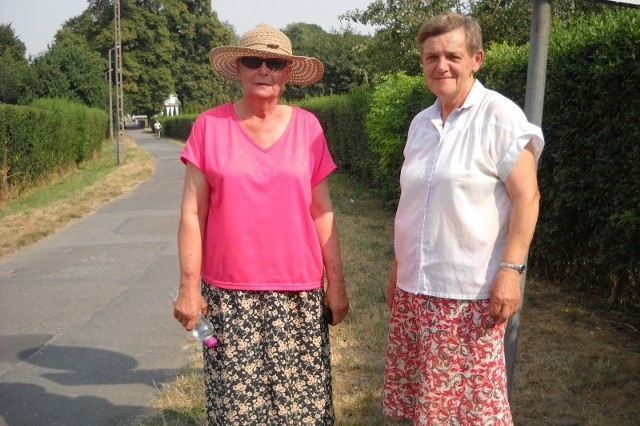 Helena Woźniak i Maria Wróblewska: - Nasza uliczka jest zbyt ciasna na taką przebudowę.