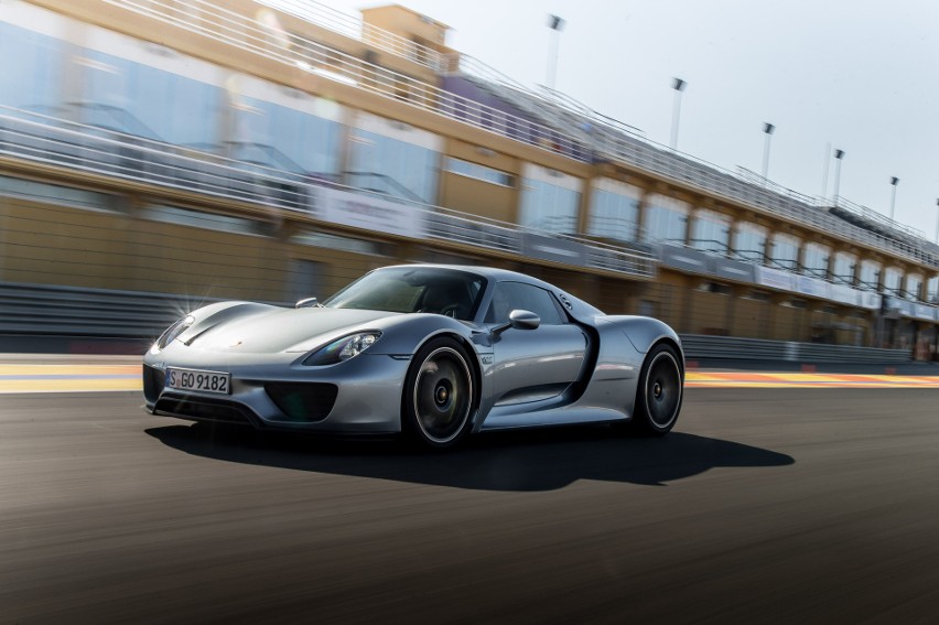 PORSCHE 918 SPYDER...