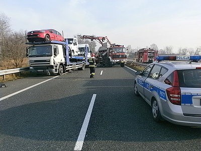 Wypadek na S1 w Tychach. Zderzyły się dwie ciężarówki [ZDJĘCIA]