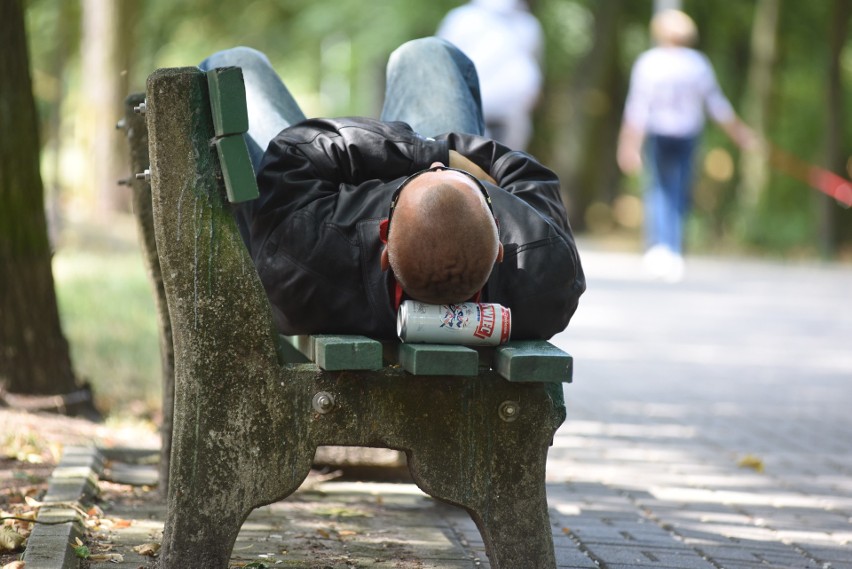 Mężczyźni zostali przywiezieni do kliniki przez pogotowie,...