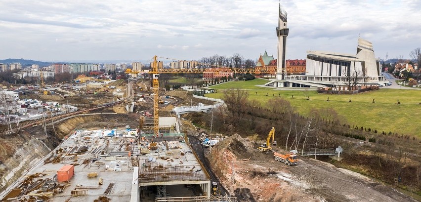 Kraków. Większe koszty budowy Trasy Łagiewnickiej. Trzeba poprawić przystanek dla pielgrzymów [ZDJĘCIA]