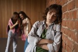 Kryzys psychiczny wśród młodzieży największym wyzwaniem roku szkolnego 2023/2024. Co z uczniami ze specjalnymi potrzebami? Raport Nowej Ery