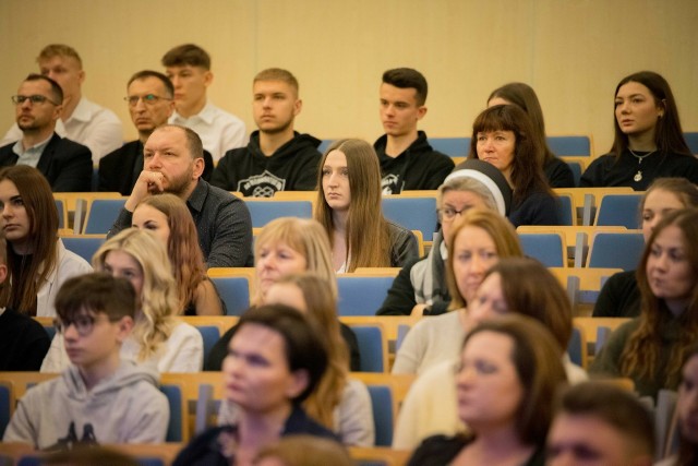 Na spotkanie na Politechnice Świętokrzyskiej zaproszono wielu tegorocznych maturzystów. Więcej na kolejnych zdjęcich