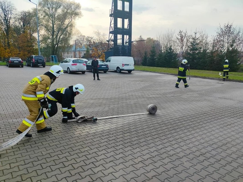 Szkolenie dla strażaków z powiatu staszowskiego. 40 druhów posiadło nowe umiejętności - zobacz zdjęcia