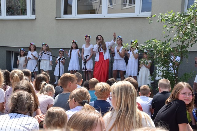 Zespół "Skrzydła Ukrainy" wystąpił dla pruszczan i ukraińskich dzieci mieszkających w Pruszczu z koncertem Dzieci Dzieciom