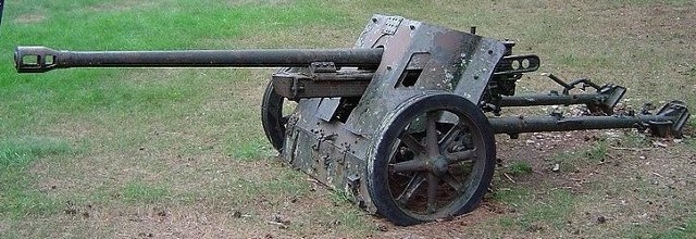Być może właśnie z takiego działa został wystrzelony pocisk. Na zdjęciu PaK38 - niemiecka armata przeciwpancerna kalibru 50 mm