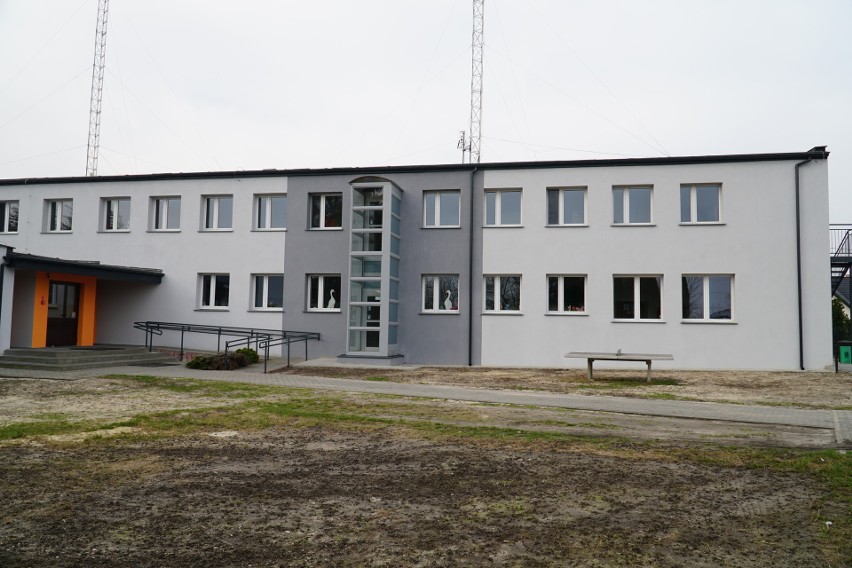 Zakończyła się modernizacja szkoły w Policznie i budynku w Wilczowoli. Oba są teraz energooszczędne
