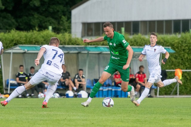 Jakub Sangowski strzelił pięknego gola dla Warty Poznań. Dla Zielonych to był pierwszy sparing przed rozpoczęciem nowego sezonu.