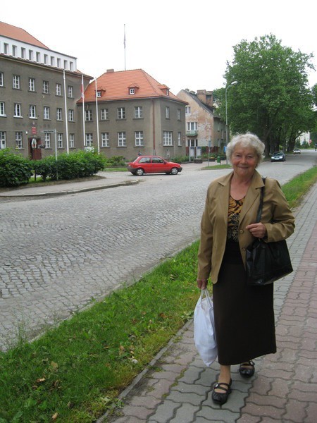 - Ulica i część chodników są w fatalnym stanie - mówiła nam Antonina Sosińska, która mieszka przy alei Wolności.