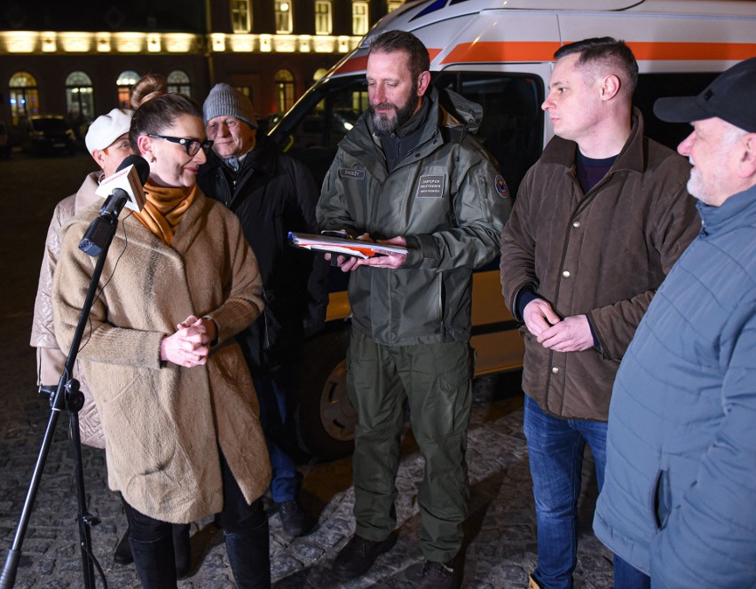 Przemyśl przekazał karetkę dla Lwowskiego Wojskowego Centrum Medycznego [ZDJĘCIA]