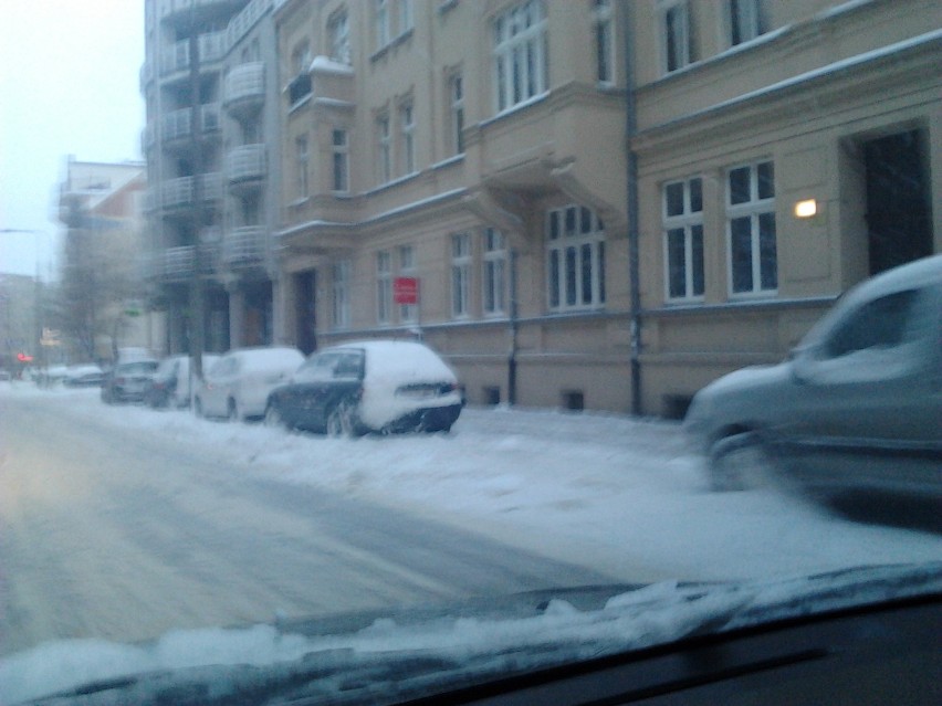 Na ulicach i chodnikach w Poznaniu panują trudne warunki