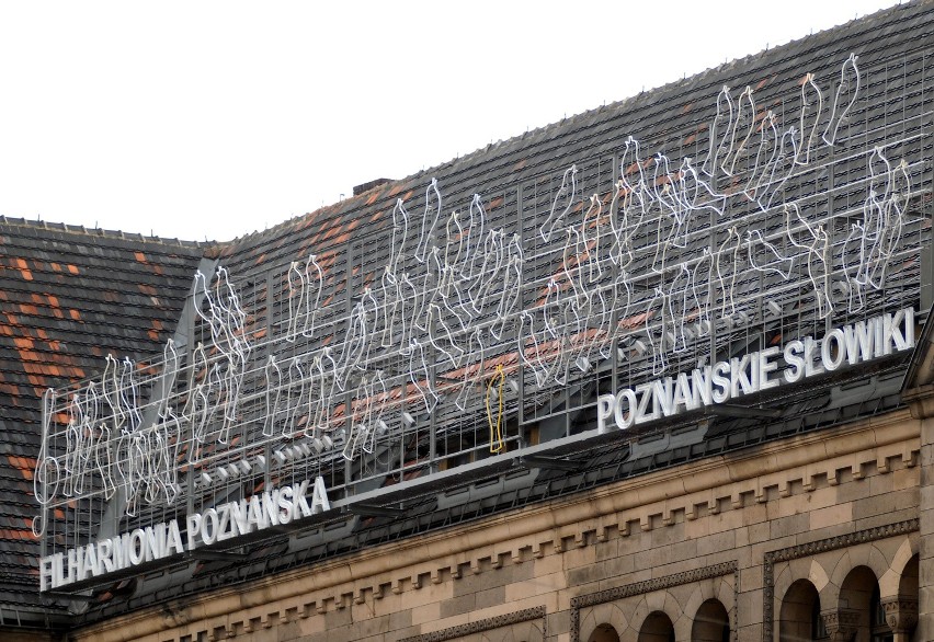 Neony w Poznaniu: Miasto znów rozbłyśnie?