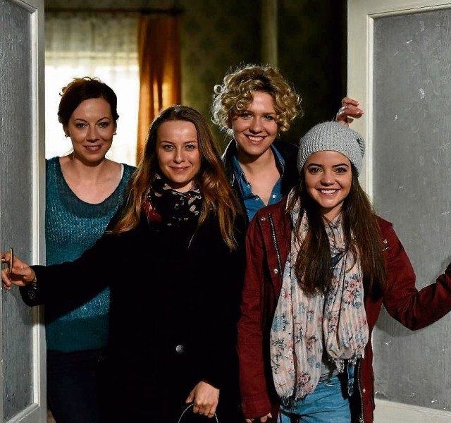 W głównych rolach w serialu występują (od lewej): Anna Maria Buczek, Anna Gorajska, Magdalena Wróbel i Katarzyna Ucherska