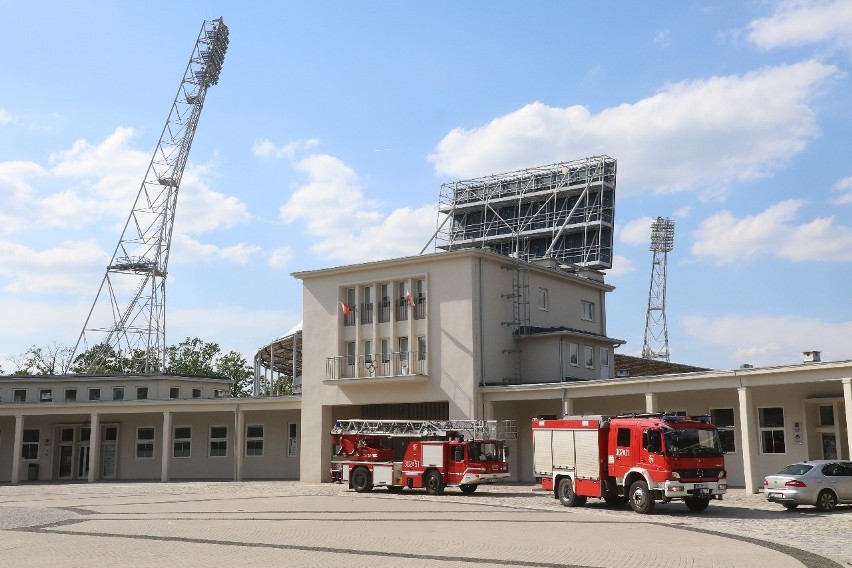 Cztery wozy straży przy Stadionie Olimpijskim. Co się dzieje?