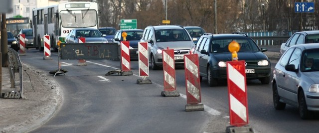 Kierowcy zwalniają i ruch odbywa się płynnie