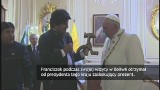 Papież Franciszek otrzymał figurę Jezusa ukrzyżowanego na sierpie i młocie (WIDEO)