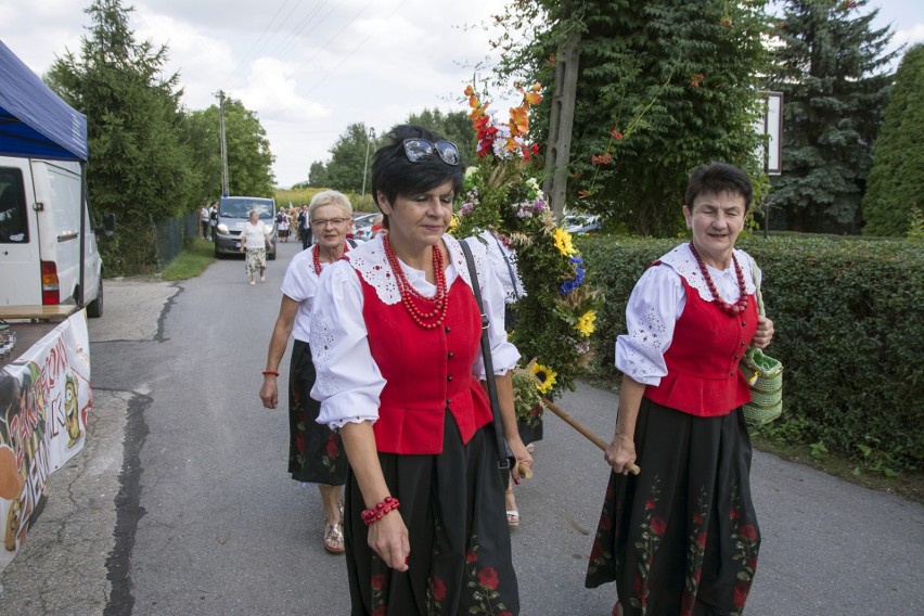 Gmina Bolesław. Huczne dożynki parafialne w Małobądzu ponad podziałami religijnymi [ ZDJĘCIA]