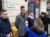 Protest w obronie Konstytucji przed biurem poselskim Janusza Śniadka [ZDJĘCIA, WIDEO]