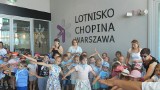 Przedszkolaki z Wieniawy na wycieczce w Warszawie. Wwiedzały lotnisko na Okęciu i były też w ZOO