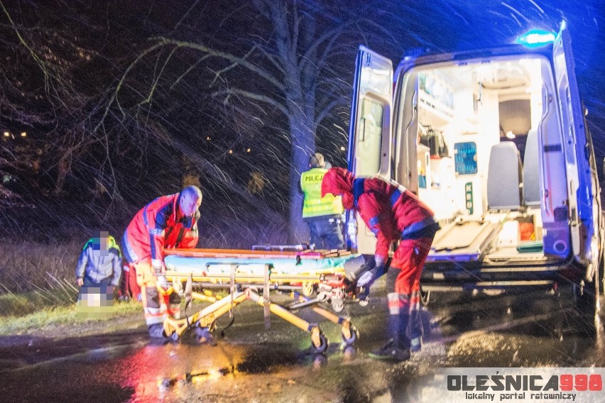 Rowerzysta potrącony przez samochód. Fatalne warunki na drodze 