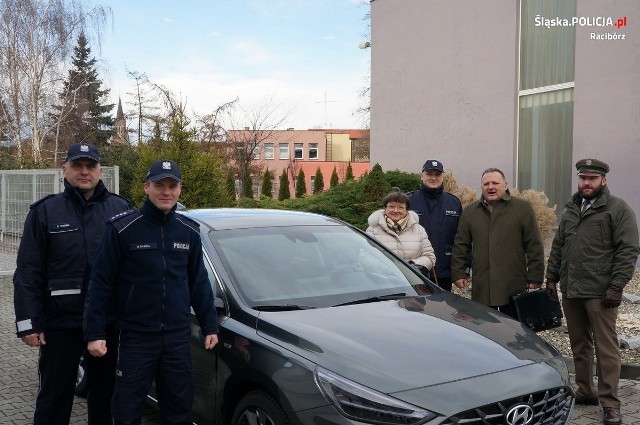 Pierwszy z samochodów, czyli kia trafi do Komendy Powiatowej Policji w Raciborzu, zaś hyundai do komisariatu w Kuźni Raciborskiej