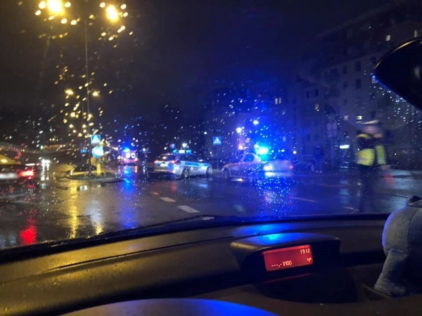 Wypadek na ul. Przyjaciół Żołnierza w Szczecinie. Pieszy potrącony na pasach