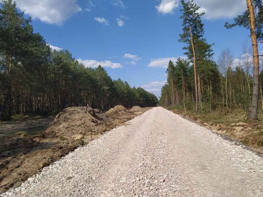 W gminie Klwów trwa budowa drogi gminnej, ułatwi komunikację nie tylko dla mieszkańców. Ma też zachęcić inwestorów