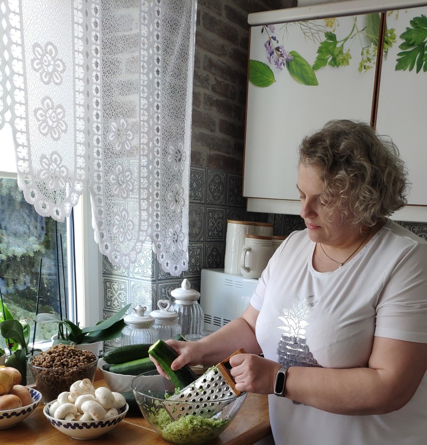 Nauczycielka języka polskiego piecze pasztety z cukinii i wystawia je na licytacje na rzecz Mai z SMA