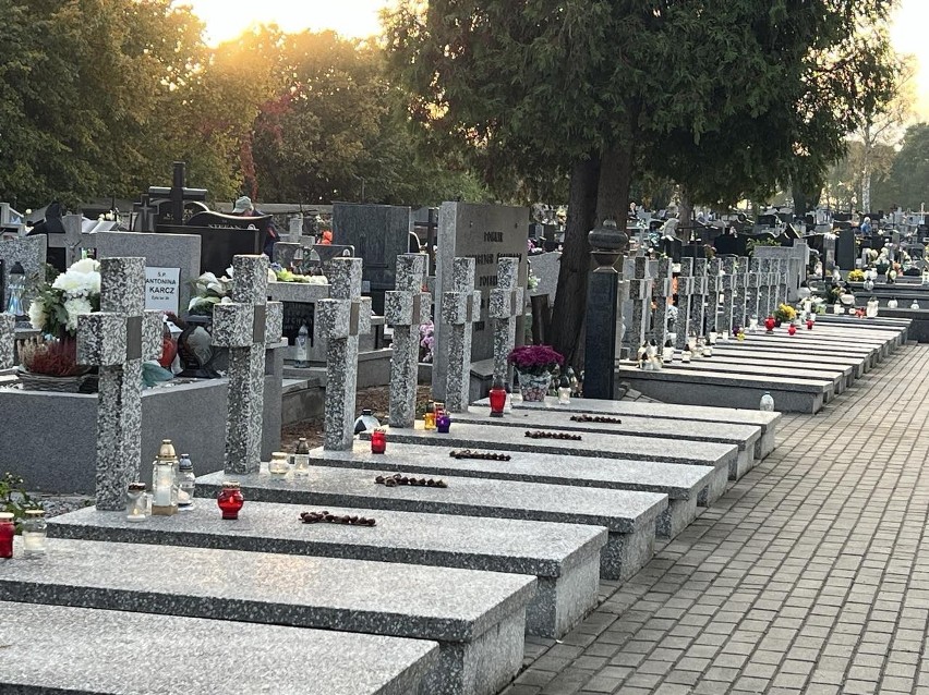 Miechów.  Harcerze pamiętają o bohaterach spoczywających na cmentarzu