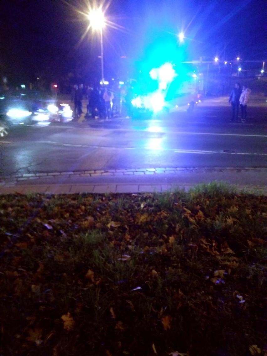 Wypadek na skrzyżowaniu Legnickiej i Zachodniej. Ranny 28-letni mężczyzna
