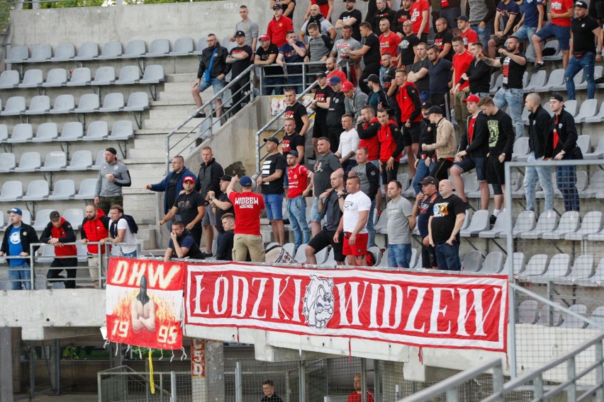 Kibice Widzewa Łódź wspierali swój zespół dopingiem w meczu z Koroną Kielce w Fortuna 1 Lidze [ZDJĘCIA]