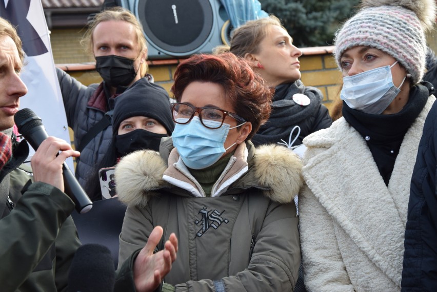 Protest w Michałowie. Kwaśniewska, Komorowska, Wałęsa: „Dość...