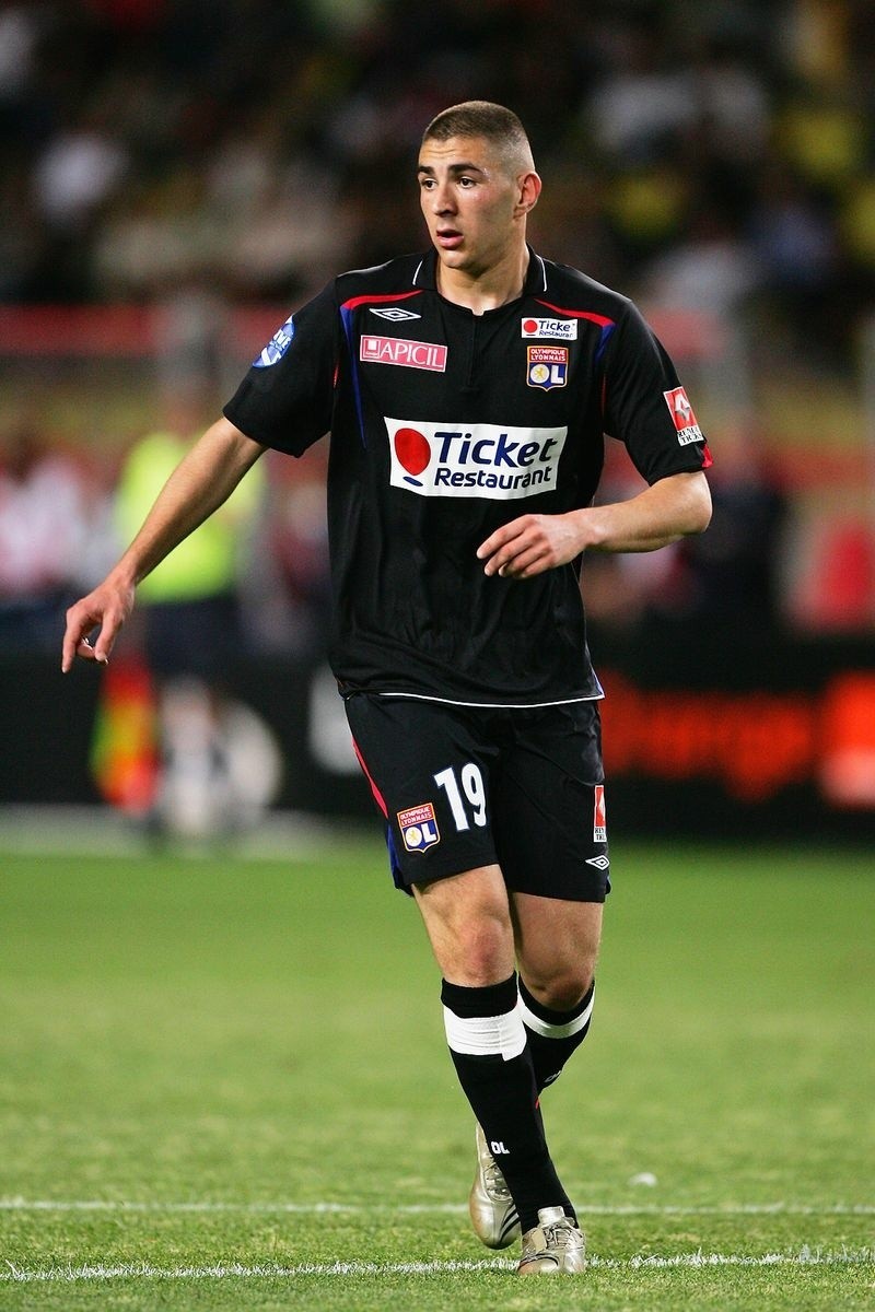 Karim Benzema był związany z Olympique Lyon w latach...