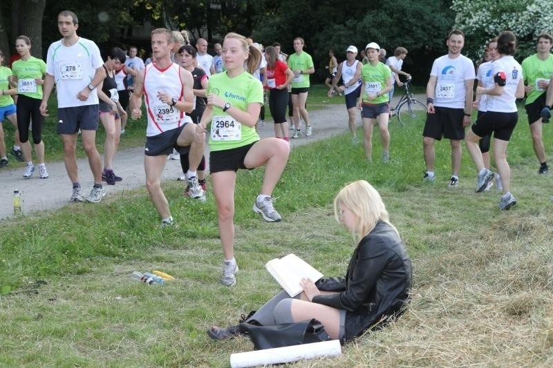 Nocny Wrocław Półmaraton 2013 odwołany! Tłum spontanicznie ruszył ulicami! A Dutkiewicz przeprasza